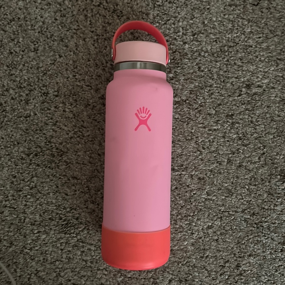 Pink Hydroflask!